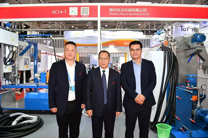 庄总参加2024南京塑料展s.jpg 庄总参加2024南京塑料展s.jpg